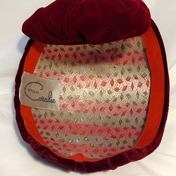 🎬 Coralie || Burgundy Velvet Scullcap Hat - Picture 5 of 6